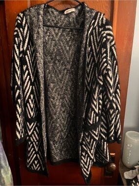 ADORA Black & White Chevron Open-Front Cardigan